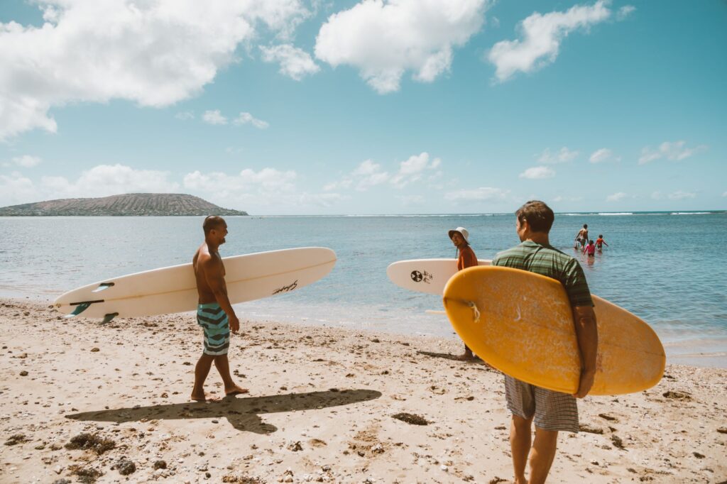 How to dress like a surfer?